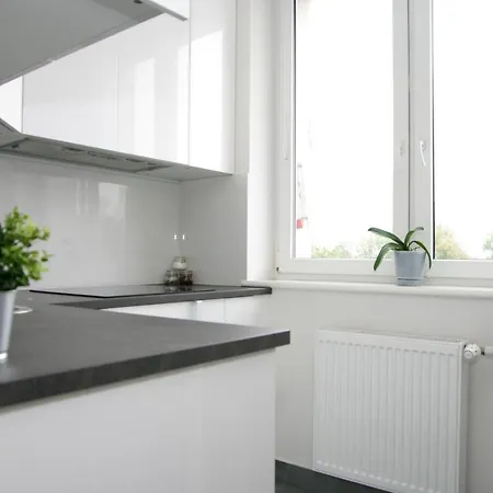 Ξενοδοχείο Fryderyk Solidarnosci 129/131 *